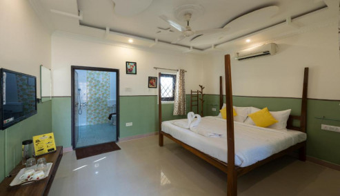 Hotel in Moharli